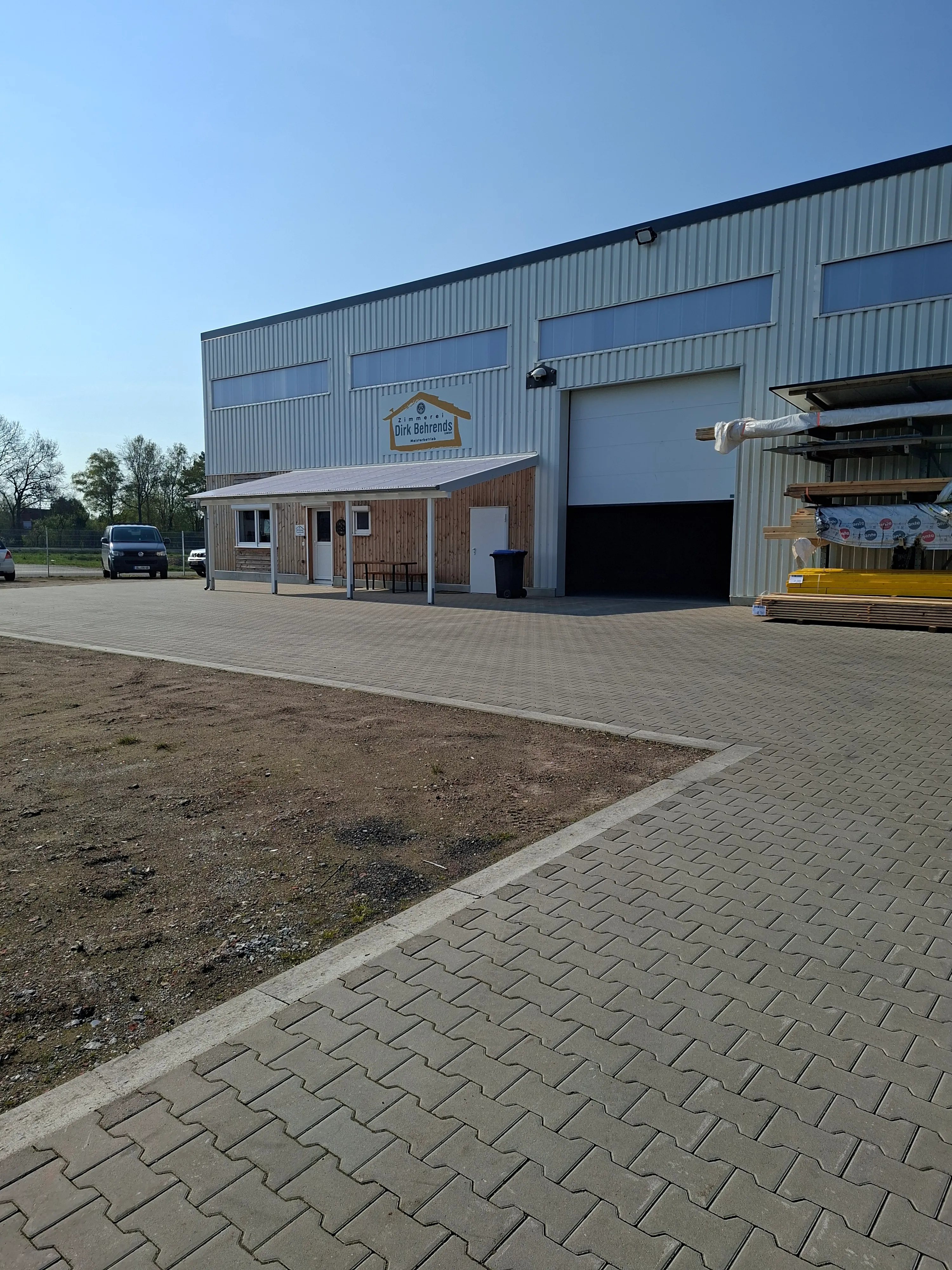 Außenansicht des Firmensitzes der Zimmerei Dirk Behrends